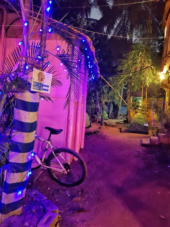 Road House Hostel *