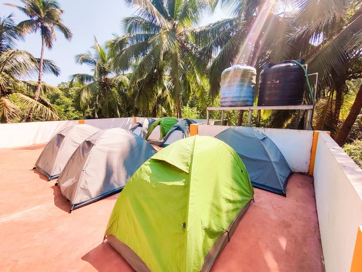 Road House Hostel *