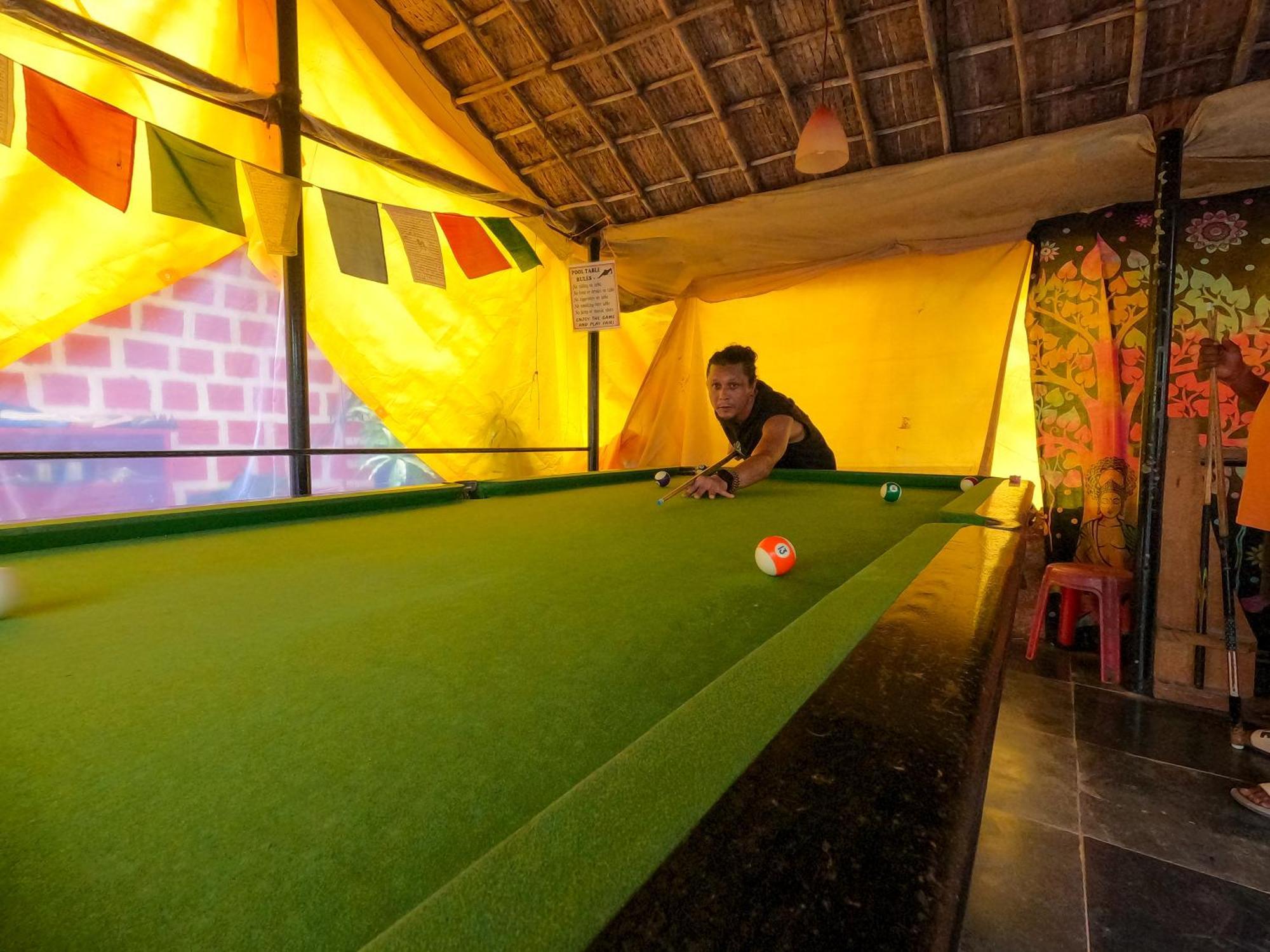 Road House Hostel *