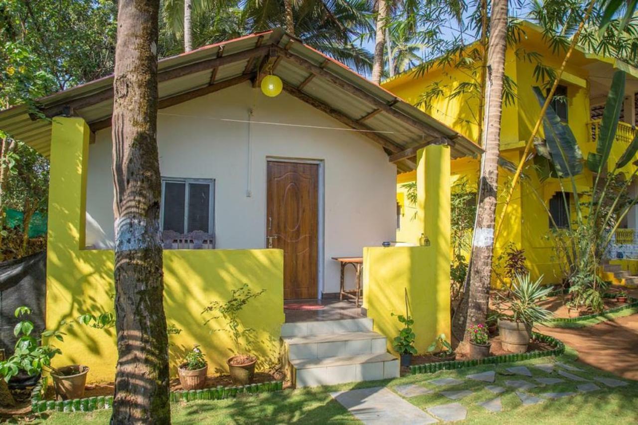 Hostel Road House *